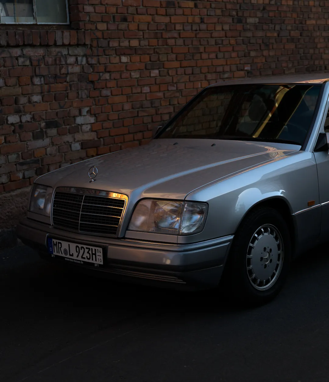 Mercedes W124 200E - Details of a Classic