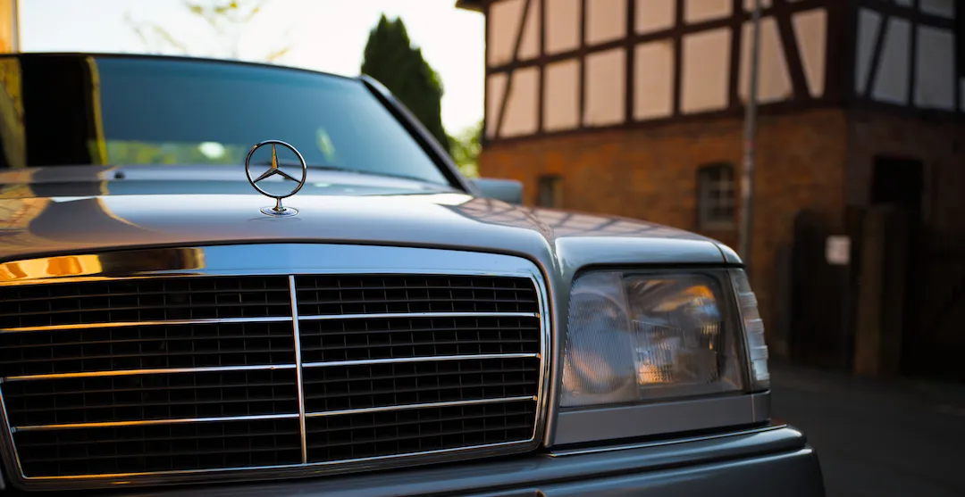 Mercedes W124 200E - Concrete After Dark