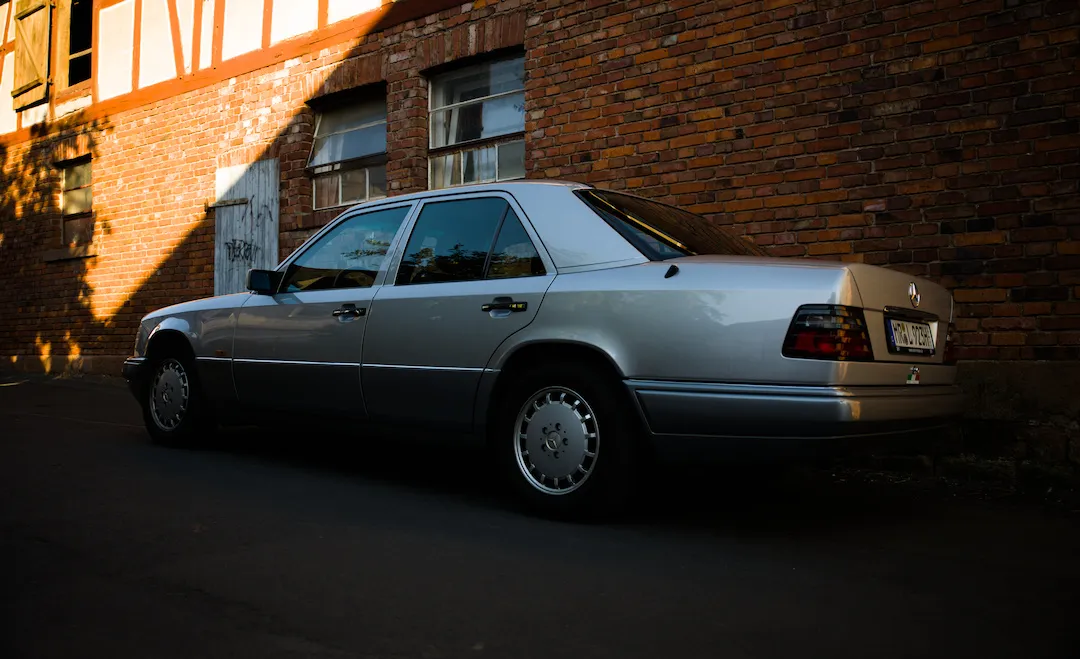 Mercedes W124 200E - Rear Lights in the Night