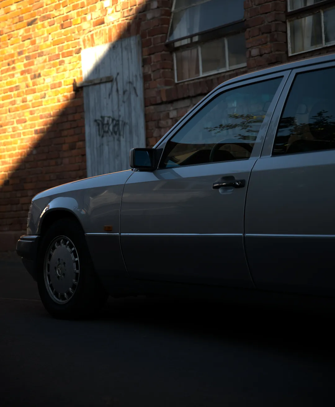 Mercedes W124 200E - Urban Silhouette