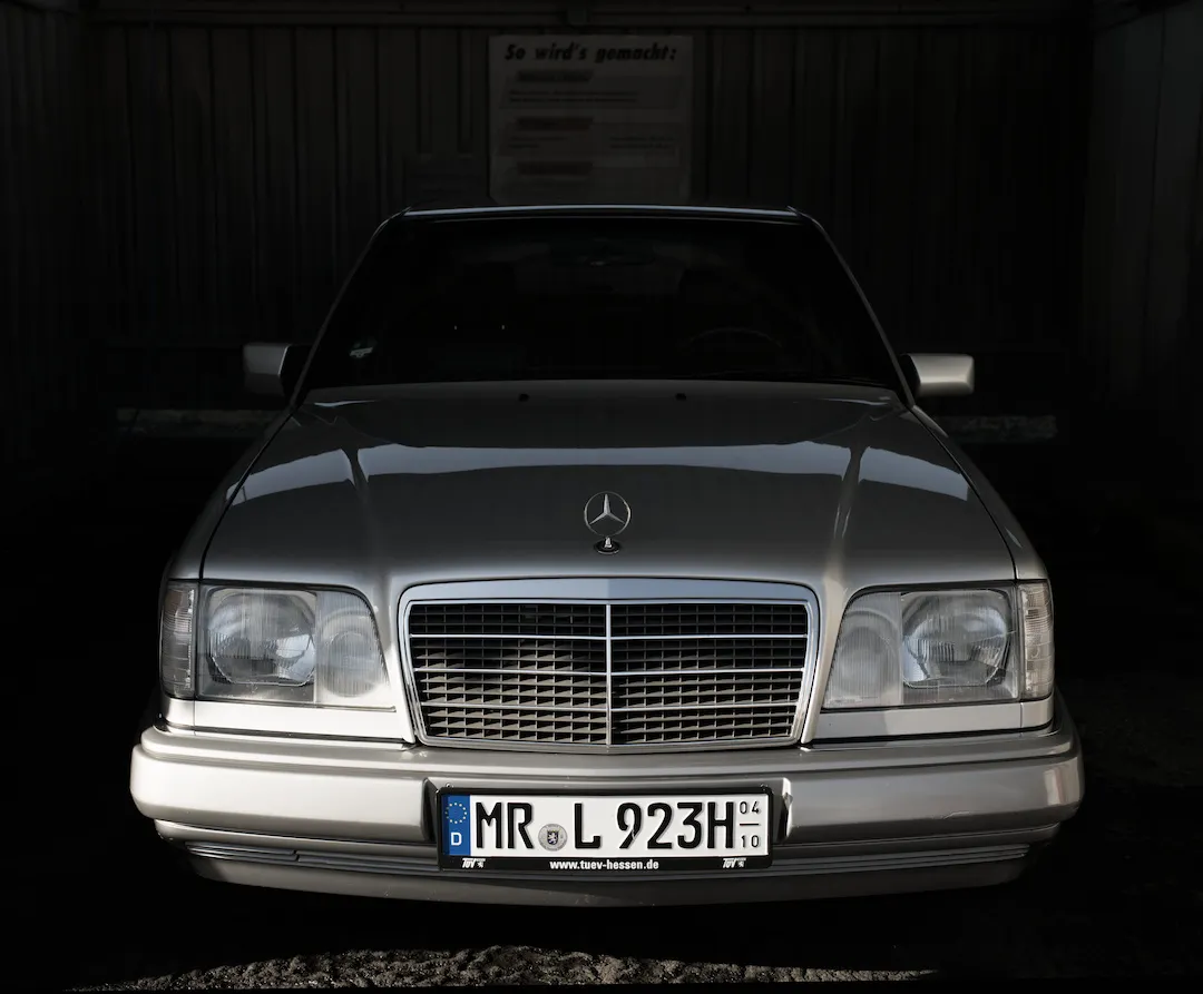 Mercedes W124 200E - Chrome & Light