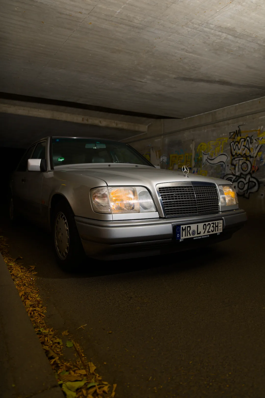 Mercedes W124 200E - Classic Lines in Daylight